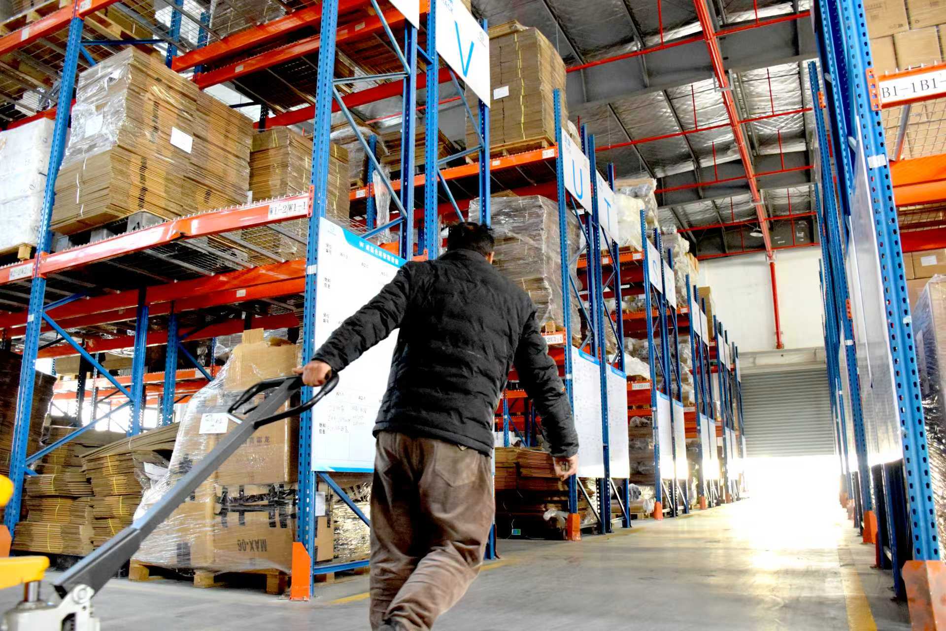 預(yù)成型標(biāo)線帶生產(chǎn)庫(kù)房 預(yù)成型標(biāo)線帶生產(chǎn)庫(kù)房